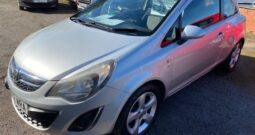 2012 VAUXHALL CORSA SXI 3 DOOR PETROL HATCH IN SILVER.