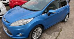 2009 FORD FIESTA TITANIUM 5 DOOR HATCH 1.4 PETROL IN BLUE.