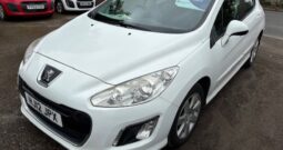 2012 PEUGEOT 308 ACTIVE VTI 98 1.4 PETROL 5 DOOR HATCH IN WHITE.