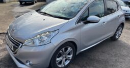 2015 PEUGEOT 208 1.6 DIESEL 5 DOOR HATCH IN SILVER.