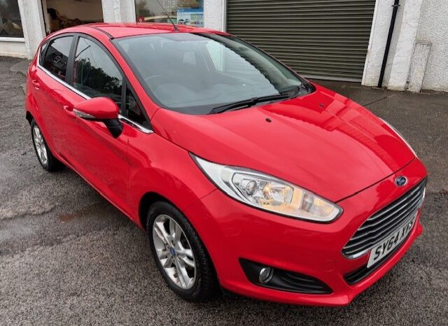 2014 FORD FIESTA ZETEC 5 DOOR HATCH 1.2 PETROL MANUAL IN RED.