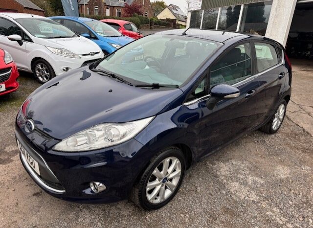 2011 FORD FIESTA ZETEC 1.2 PETROL 5 DOOR HATCH IN BLUE.