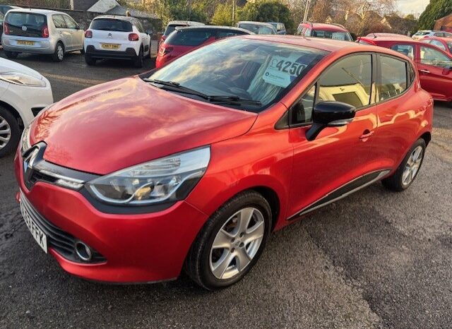 2013 RENAULT CLIO DYNAMIQUE 1.2 PETROL 5 DOOR HATCH IN RED.