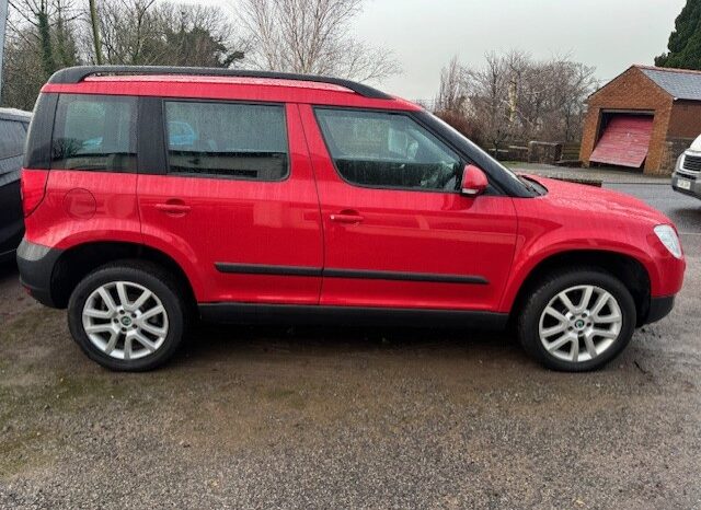 2012 SKODA YETI 2.0 TDI ELEGANCE 5 DOOR HATCH IN RED.