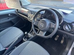 
										2017 VOLKSWAGEN UP 1.0 PETROL 5 DOOR HATCH IN SILVER full									