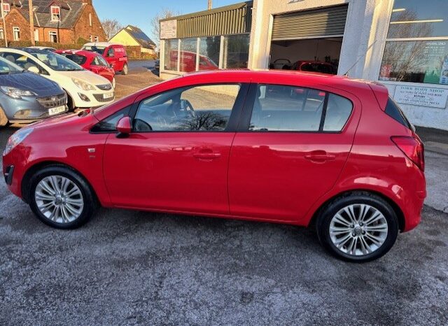 
								2013 VAUXHALL CORSA SE 1.2 PETROL 5 DOOR HATCH IN RED full									