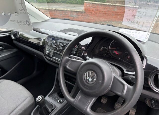 
								2015 VW UP MOVE 1.0 PETROL 3 DOOR HATCH IN BLACK full									