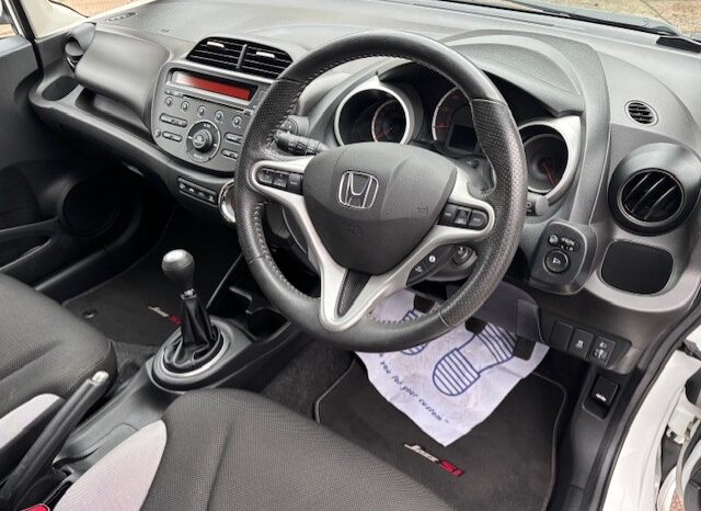 
								2013 HONDA JAZZ 5 DOOR HATCH PETROL 1.3 IN WHITE. LOW LOW MILEAGE. PRIVATE PLATE SOLD WITH CAR. full									