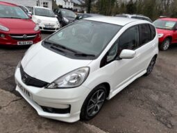 2013 HONDA JAZZ 5 DOOR HATCH PETROL 1.3 IN WHITE. LOW LOW MILEAGE. PRIVATE PLATE SOLD WITH CAR.