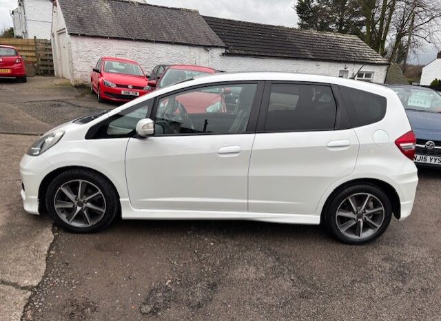 
								2013 HONDA JAZZ 5 DOOR HATCH PETROL 1.3 IN WHITE. LOW LOW MILEAGE. PRIVATE PLATE SOLD WITH CAR. full									