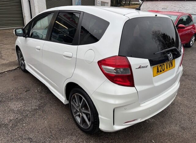 
								2013 HONDA JAZZ 5 DOOR HATCH PETROL 1.3 IN WHITE. LOW LOW MILEAGE. PRIVATE PLATE SOLD WITH CAR. full									