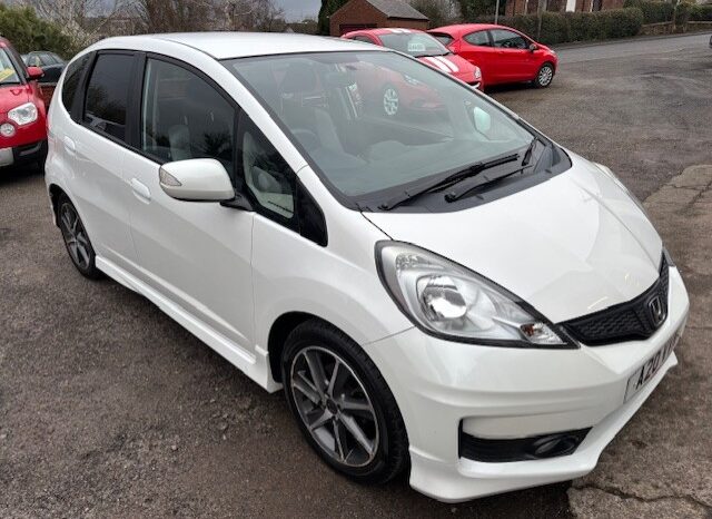 
								2013 HONDA JAZZ 5 DOOR HATCH PETROL 1.3 IN WHITE. LOW LOW MILEAGE. PRIVATE PLATE SOLD WITH CAR. full									