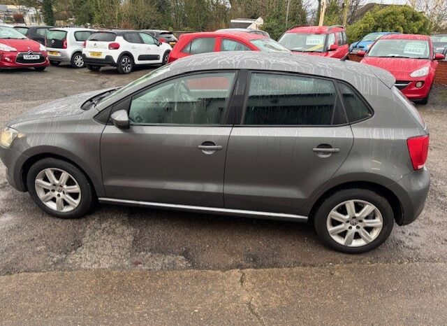 
								2013 VW POLO 5 DOOR HATCH 1.2 PETROL IN GREY full									