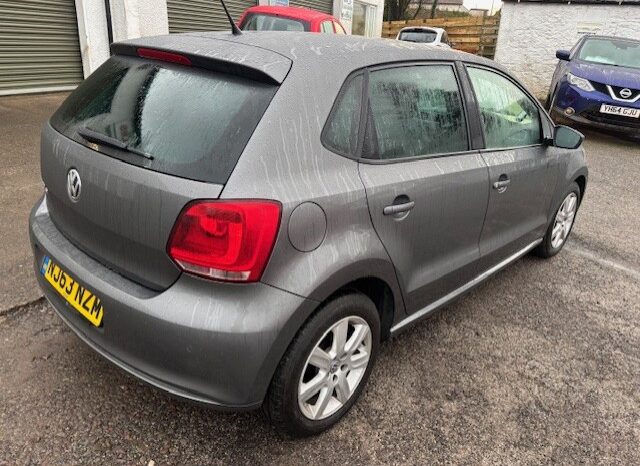 
								2013 VW POLO 5 DOOR HATCH 1.2 PETROL IN GREY full									