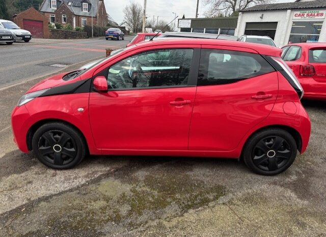 
								2016 Toyota Aygo X-Play TSS 1.0 VVT-i – Red full									