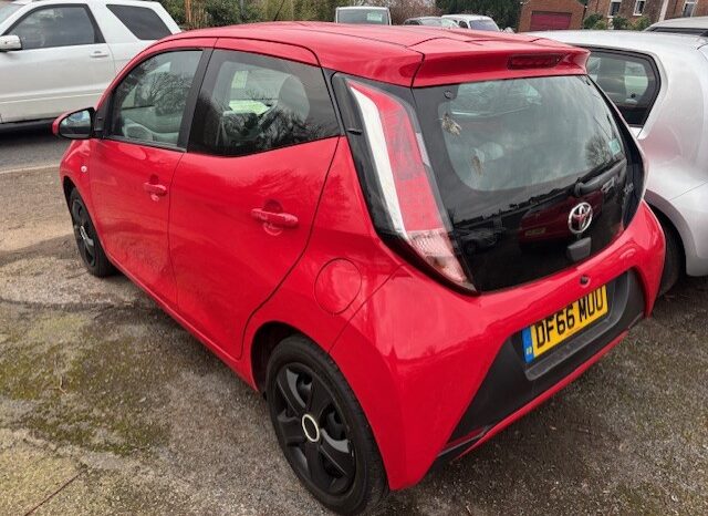 
								2016 Toyota Aygo X-Play TSS 1.0 VVT-i – Red full									