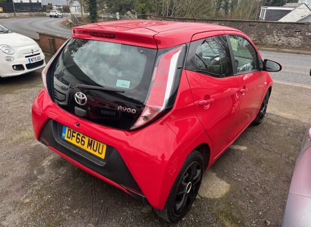 
								2016 Toyota Aygo X-Play TSS 1.0 VVT-i – Red full									