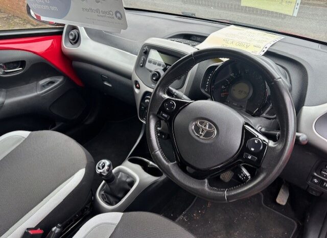 
								2016 Toyota Aygo X-Play TSS 1.0 VVT-i – Red full									