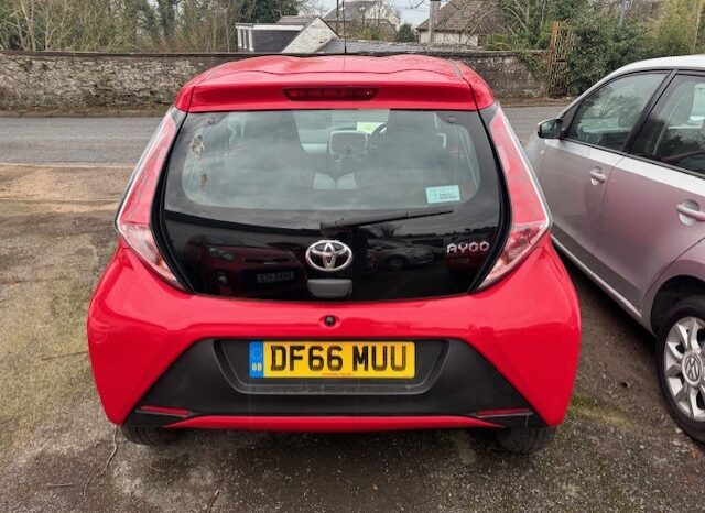 
								2016 Toyota Aygo X-Play TSS 1.0 VVT-i – Red full									
