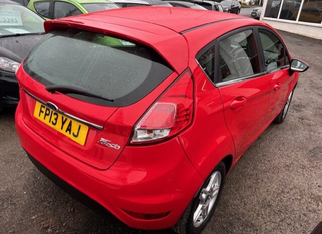 
								2013 Ford Fiesta Zetec 1.25 82 – Red full									