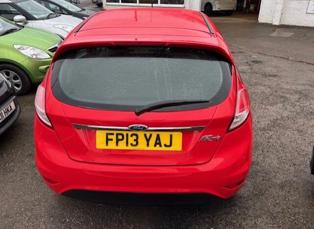 
								2013 Ford Fiesta Zetec 1.25 82 – Red full									