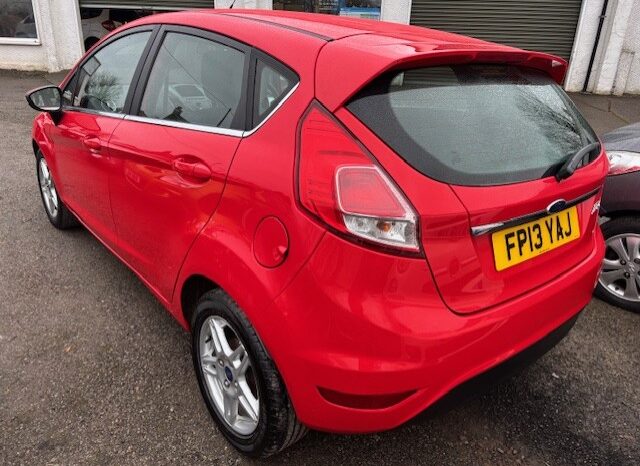
								2013 Ford Fiesta Zetec 1.25 82 – Red full									