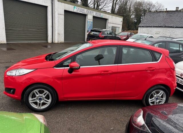 
								2013 Ford Fiesta Zetec 1.25 82 – Red full									