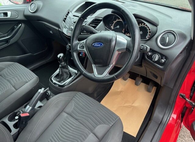 
								2013 Ford Fiesta Zetec 1.25 82 – Red full									