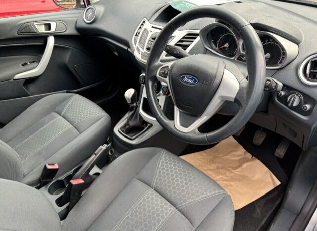 
								2011 FORD FIESTA ZETEC 5 DOOR HATCH IN SILVER. full									