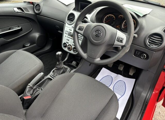 
								2011 VAUXHALL CORSA VVT 3 DOOR HATCH IN RED. full									