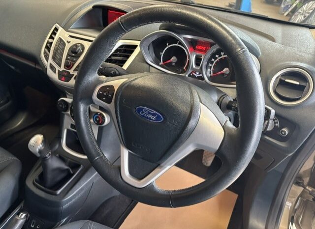 
								2012 FORD FIESTA 1.4 TDCI 70 ZETEC 5 DOOR HATCH IN BROWN, ROAD TAX £20 full									