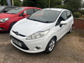 2012 FORD FIESTA ZETEC 1.2 PETROL 5 DOOR HATCH IN WHITE.