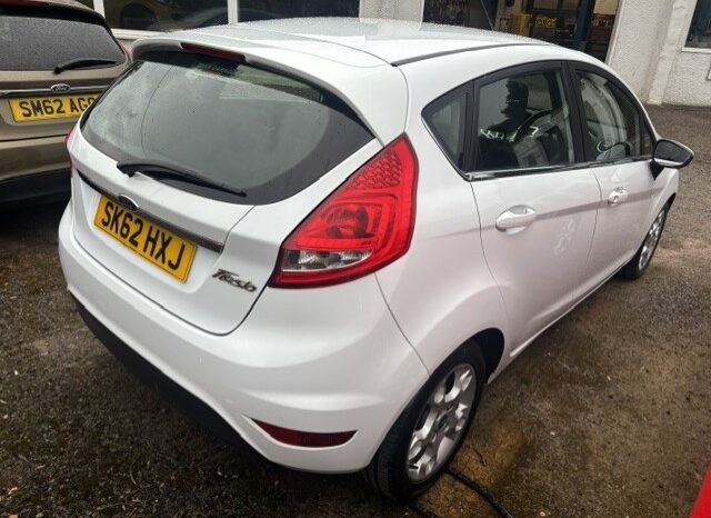 
								2012 FORD FIESTA ZETEC 1.2 PETROL 5 DOOR HATCH IN WHITE. full									