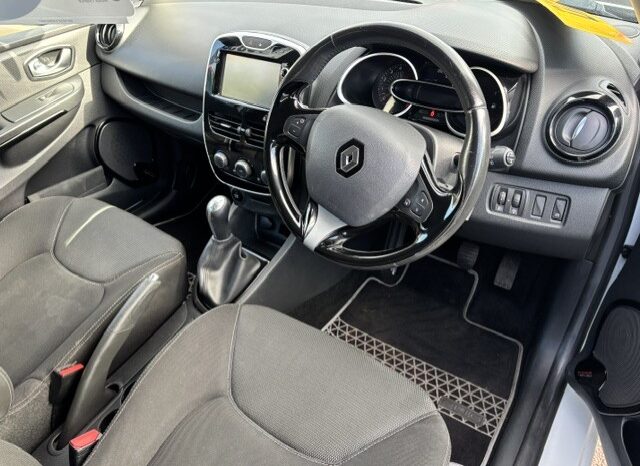 
								2016 RENAULT CLIO DYNAMIQUE NAV DCI 5 DOOR HATCH IN WHITE ROAD TAX £20 full									
