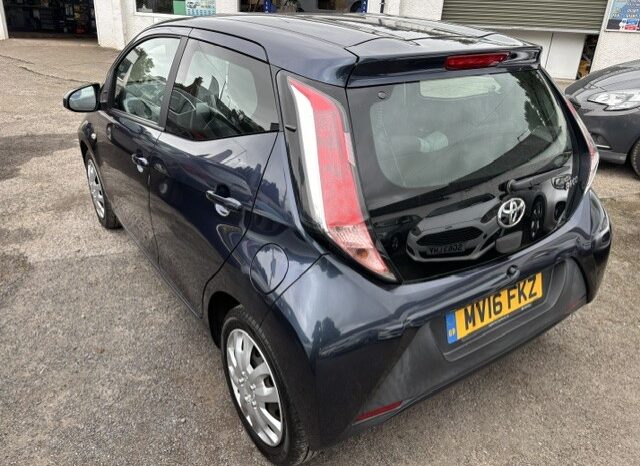 
								2016 TOYOTA AYGO 1.0 PETROL 5 DOOR HATCH IN BLUE ROAD TAX £20 full									