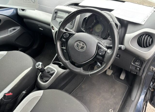 
								2016 TOYOTA AYGO 1.0 PETROL 5 DOOR HATCH IN BLUE ROAD TAX £20 full									