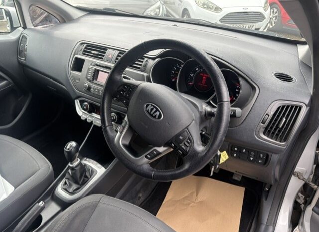 
								2013 KIA RIO 3 ECODYNAMICS CRDI 5 DOOR HATCH IN SILVER ROAD TAX £20 full									