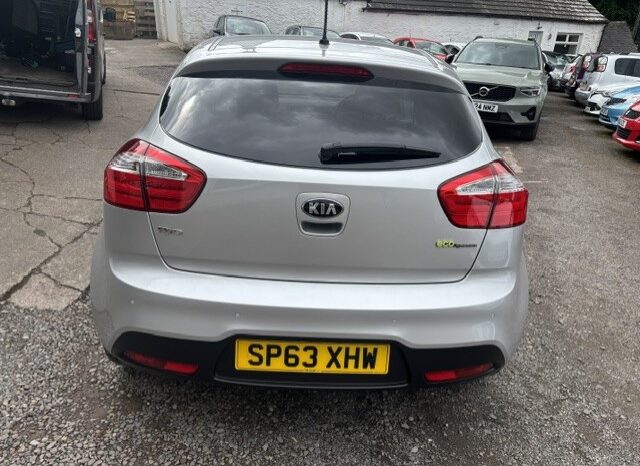 
								2013 KIA RIO 3 ECODYNAMICS CRDI 5 DOOR HATCH IN SILVER ROAD TAX £20 full									