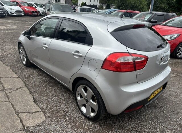 
								2013 KIA RIO 3 ECODYNAMICS CRDI 5 DOOR HATCH IN SILVER ROAD TAX £20 full									