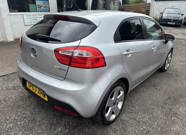 
								2013 KIA RIO 3 ECODYNAMICS CRDI 5 DOOR HATCH IN SILVER ROAD TAX £20 full									