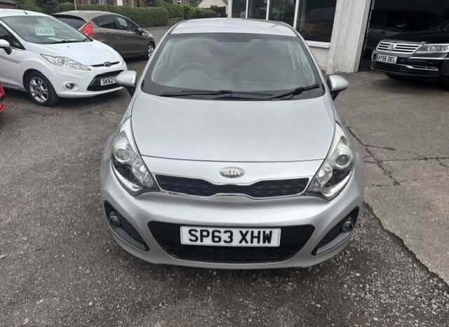 
								2013 KIA RIO 3 ECODYNAMICS CRDI 5 DOOR HATCH IN SILVER ROAD TAX £20 full									