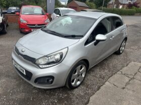 2013 KIA RIO 3 ECODYNAMICS CRDI 5 DOOR HATCH IN SILVER ROAD TAX £20