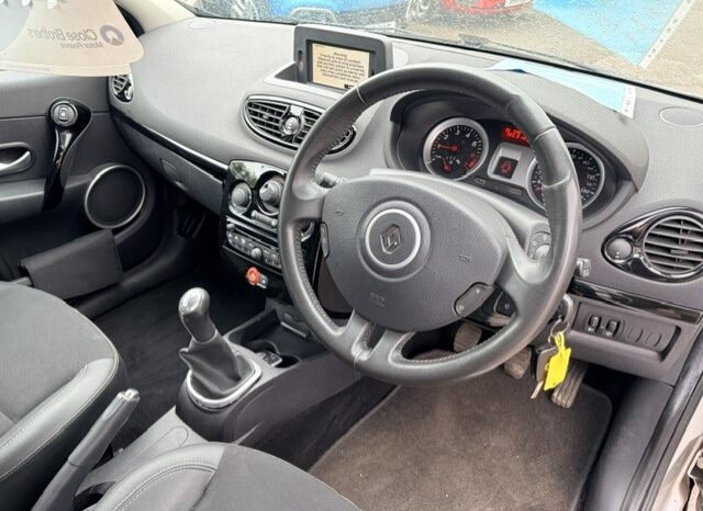 
								2012 RENAULT CLIO DYAMIQUE TOMTOM ESTAT 5 DOOR IN SILVER. full									