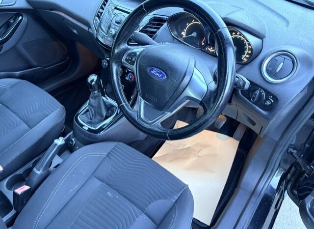 
								2015 FORD FIESTA ZETEC 5 DOOR PETROL IN BLACK £20 ROAD TAX. full									