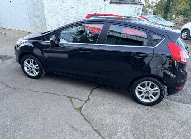 
								2015 FORD FIESTA ZETEC 5 DOOR PETROL IN BLACK £20 ROAD TAX. full									
