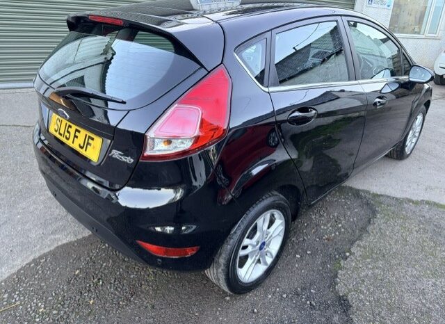
								2015 FORD FIESTA ZETEC 5 DOOR PETROL IN BLACK £20 ROAD TAX. full									