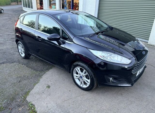 
								2015 FORD FIESTA ZETEC 5 DOOR PETROL IN BLACK £20 ROAD TAX. full									